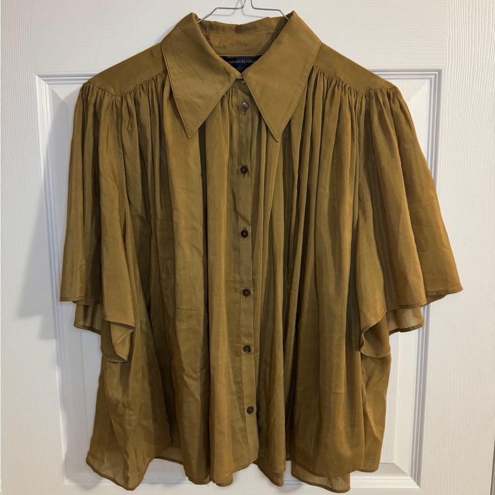 Lovely Banana Republic button down blouse.  70% cotton 30% silk.
